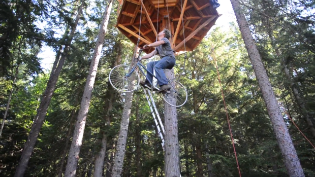 bike-powered-treehouse-elevator